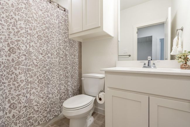 Full bath with curtained shower, vanity, and toilet | Image 19