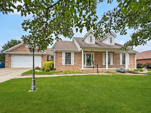 119 Betsy Ross Ln, Danville, KY, 40422-1083 | Card Image