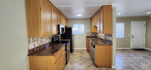 a6-9860 Dale Ave, Spring Valley, CA, 91977-2420 | Card Image