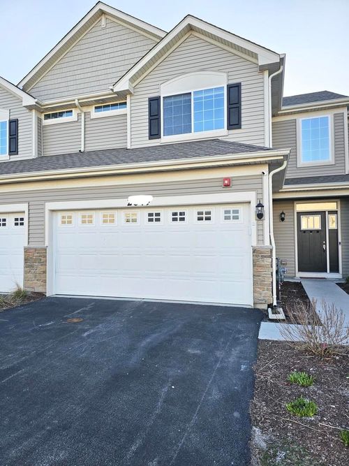2049 Stuttle Rd, Batavia, IL, 60510-7807 | Card Image