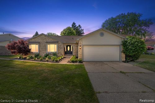 34058 Gable Dr, Livonia, MI, 48152-1221 | Card Image