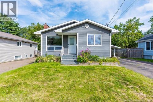 149 Broadway St, Moncton, NB, E1A3Y3 | Card Image