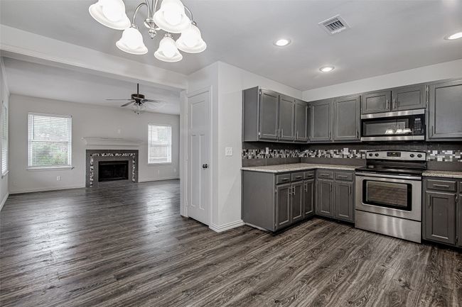502 Circleview Dr, House other with 3 bedrooms, 2 bathrooms and null parking in Mansfield TX | Image 11