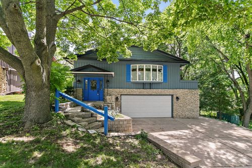 2 Summit St, East Dundee, IL, 60118-1028 | Card Image
