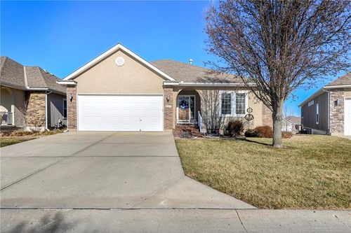 908 Sw Olympia Ct, Lee's Summit, MO, 64082-4802 | Card Image
