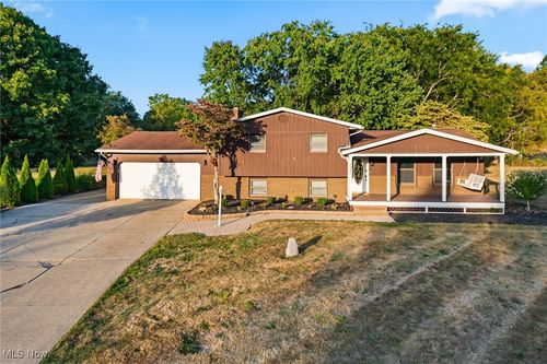 1581 Poppy Dr Nw, Mogadore, OH, 44260-1717 | Card Image