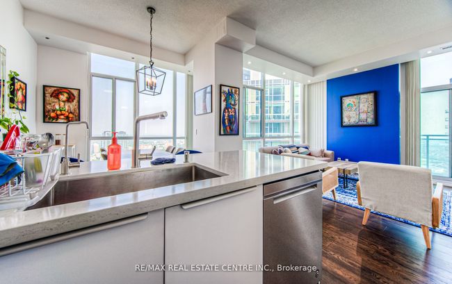 3303 - 220 Burnhamthorpe Rd W, Condo with 2 bedrooms, 2 bathrooms and null parking in Mississauga ON | Image 19