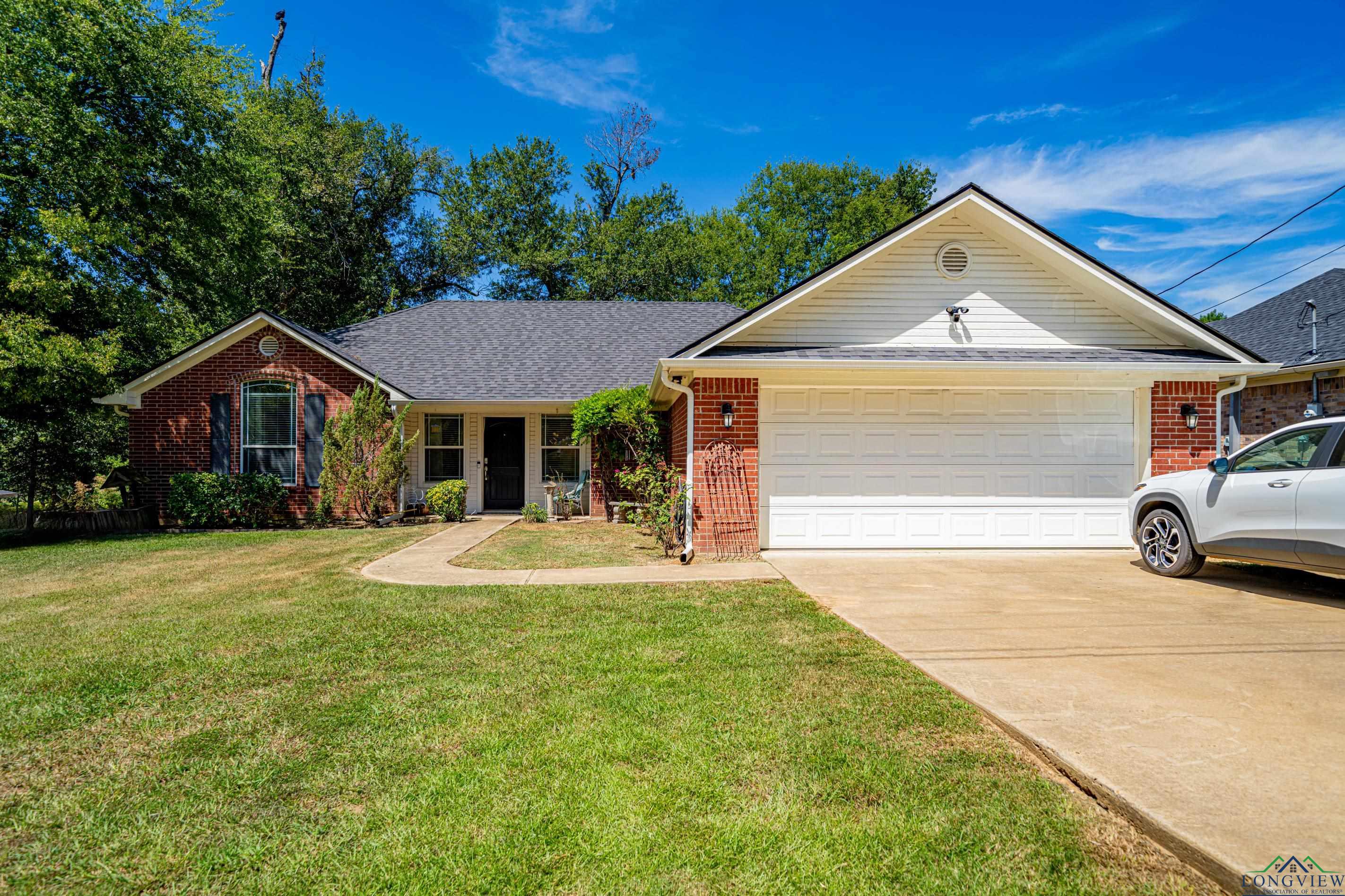 Country Club Dr, Longview, TX 75602