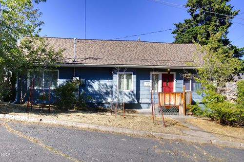 705 N 8th St, Klamath Falls, OR, 97601-2911 | Card Image