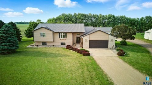 46946 274th St Street, Lennox, SD, 57039-5403 | Card Image