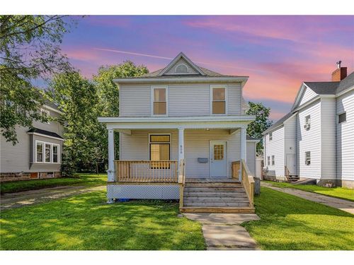808 9th Ave E, Menomonie, WI, 54751-2701 | Card Image