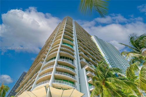 phii17-690 Sw 1st Ct, MIAMI, FL, 33130-2991 | Card Image