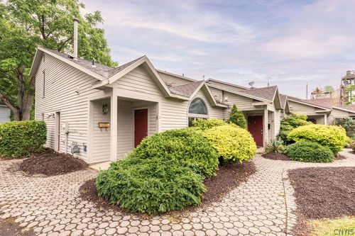 8 Canton St, Baldwinsville, NY, 13027-2300 | Card Image