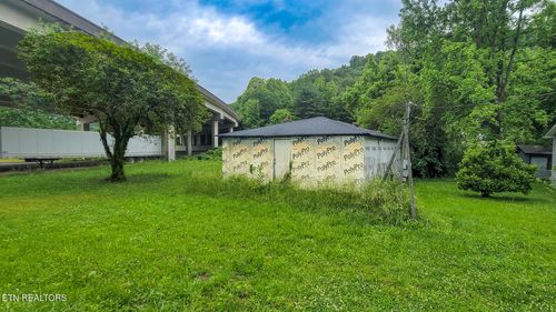 210 E Spring St, Oliver Springs, TN, 37840-2123 | Card Image