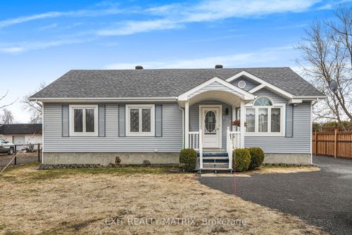 213 Longueuil St, L'orignal, ON, K0B1K0 | Card Image