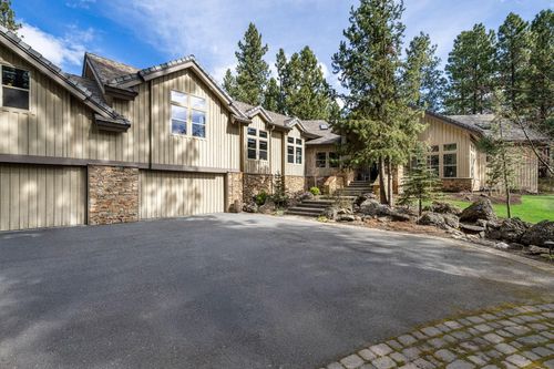 61727 Tam Mcarthur Loop, Bend, OR, 97702-1090 | Card Image