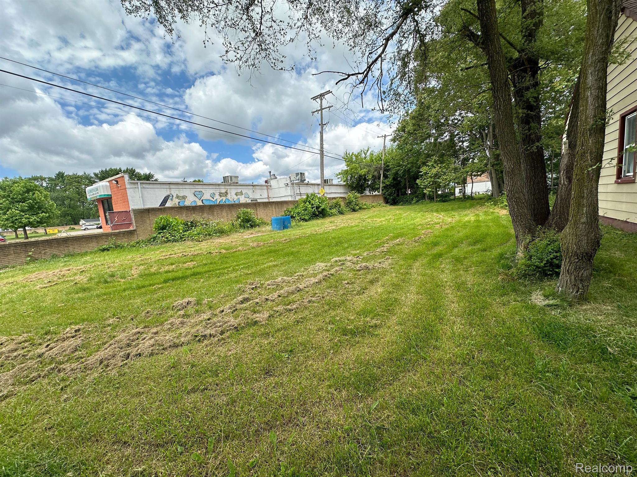 Land in Dearborn Heights 2
