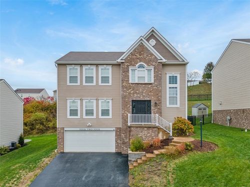 424 Patriot Dr, Carnegie, PA, 15106-5508 | Card Image