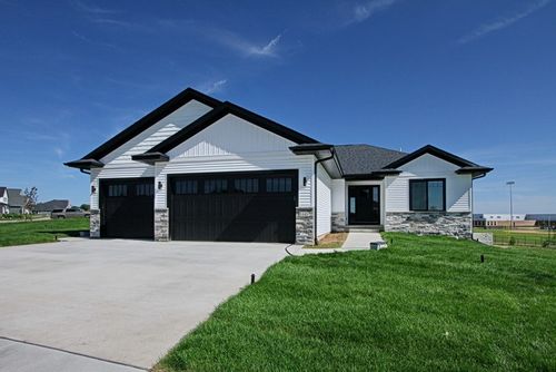 804 Windam Dr, Solon, IA, 52333-9483 | Card Image