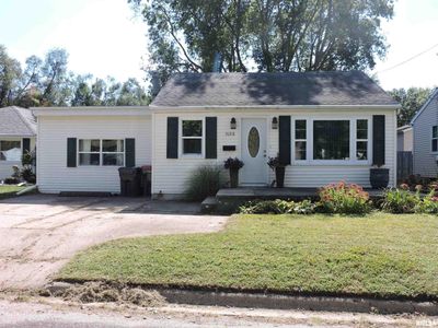 1608 Hamilton Street, House other with 3 bedrooms, 1 bathrooms and null parking in Pekin IL | Image 1