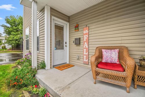 11-1011 Summit Ave, Stoughton, WI, 53589-2582 | Card Image