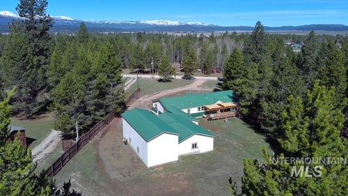 85 W Prospectors Dr, Cascade, ID, 83611-5207 | Card Image