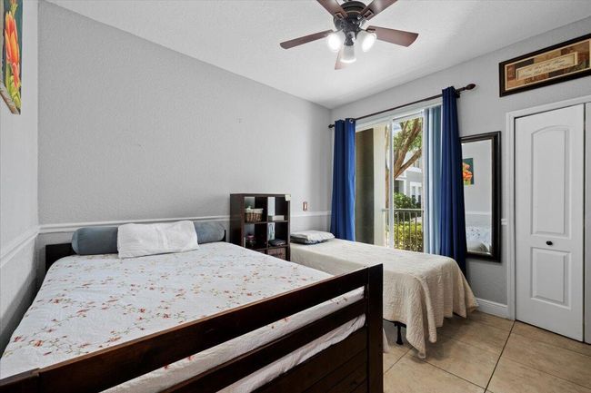 1005 Shoma Dr, Condo with 3 bedrooms, 2 bathrooms and null parking in Royal Palm Beach FL | Image 11