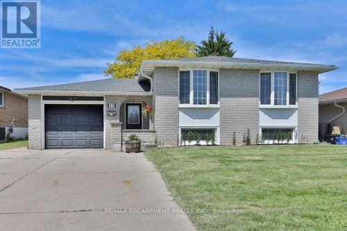 11 Lynwood Drive, Hamilton (Stoney Creek), ON, L8E3E7 | Card Image