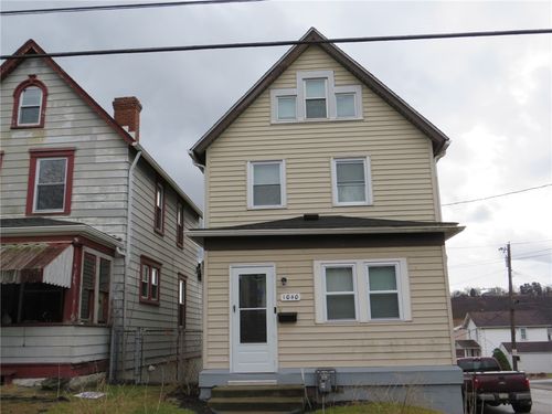 1040 8th Ave, Brackenridge, PA, 15014-1326 | Card Image