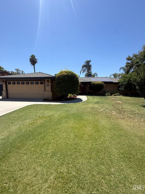 1913 Kathryn Ct, Bakersfield, CA, 93312-2820 | Card Image