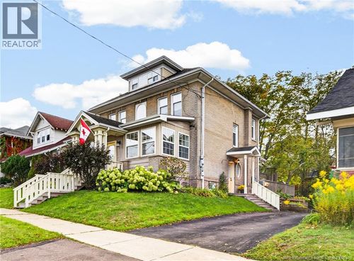 262 Highfield St, House with 4 bedrooms, 1 bathrooms and null parking in Moncton NB | Card Image