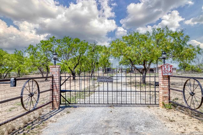 1390 Windmill Rd, House other with 2 bedrooms, 2 bathrooms and null parking in Uvalde TX | Image 30