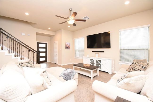 Living Room | Image 12