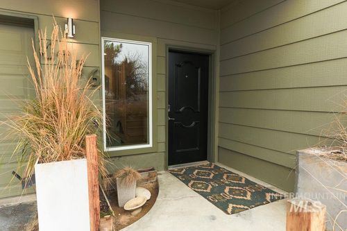 4756 N Bitterbrush Dr, Boise, ID, 83703-3802 | Card Image