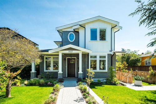 1027 Hampshire Rd, Victoria, BC, V8S4S8 | Card Image