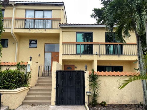 4000 Del Rio Way, Sunrise, FL, 33351-6312 | Card Image
