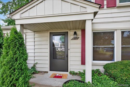 3172 Beechtree Ct, Lake Orion, MI, 48360-1710 | Card Image