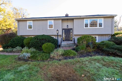 11 Hale Road, Portland, CT, 06480 | Card Image