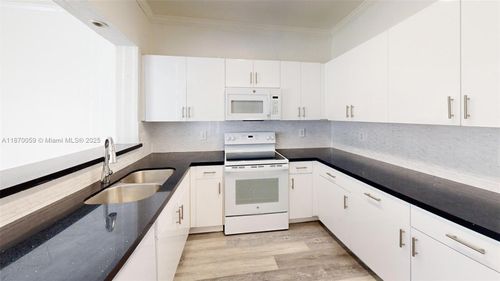 unit-2-230 Se 29th Ave, Homestead, FL, 33033-7301 | Card Image