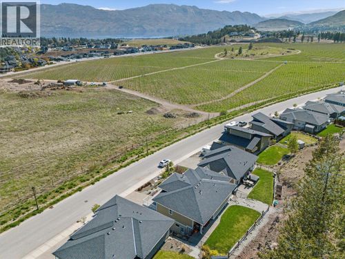 2600 Paramount Dr, House with 5 bedrooms, 4 bathrooms and 5 parking in West Kelowna BC | Card Image