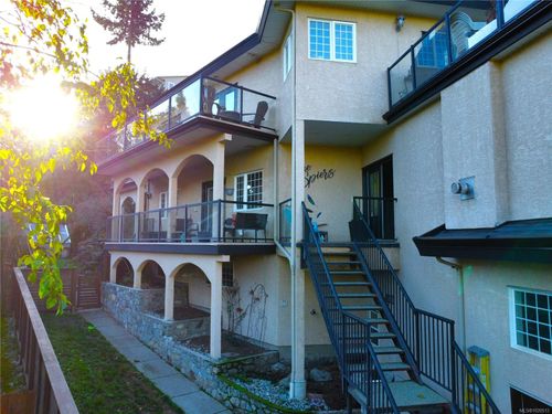 653 Cairndale Rd, Colwood, BC, V9C3M7 | Card Image