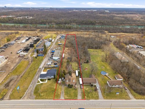 8356 Oakwood Dr, Niagara Falls, ON, L2G0J1 | Card Image