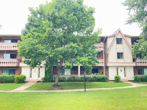 7-4 Parkside Ct, Vernon Hills, IL, 60061-1171 | Card Image