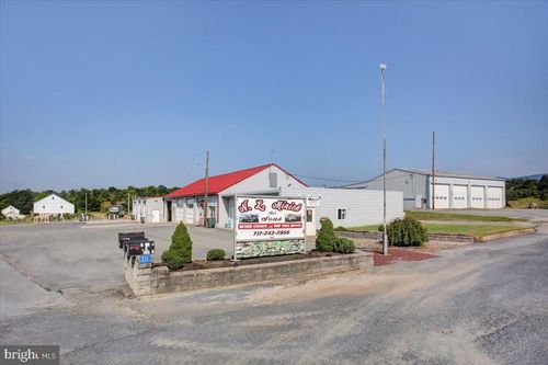 211 N Middleton Rd, CARLISLE, PA, 17013-9901 | Card Image