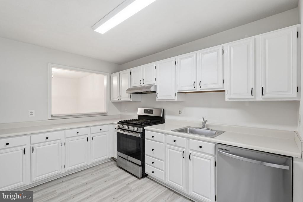 Residential in OAKTON 3