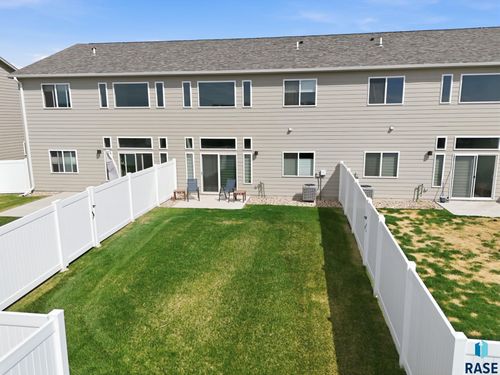 5513 S Huntwood Ave, Sioux Falls, SD, 57108-3421 | Card Image