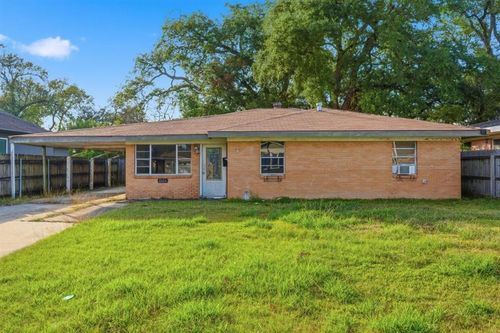 2424 Tupelo St, Lake Charles, LA, 70601-7370 | Card Image