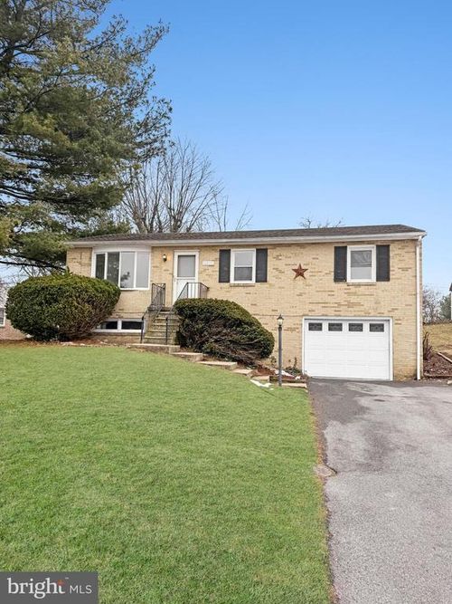 16835 Petmar Cir, HAGERSTOWN, MD, 21742-2347 | Card Image