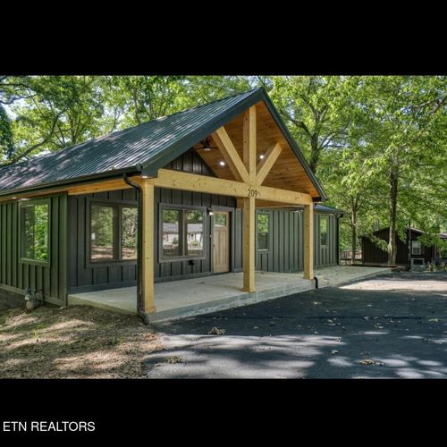 209 Spencer Dr, Spencer, TN, 38585-3211 | Card Image