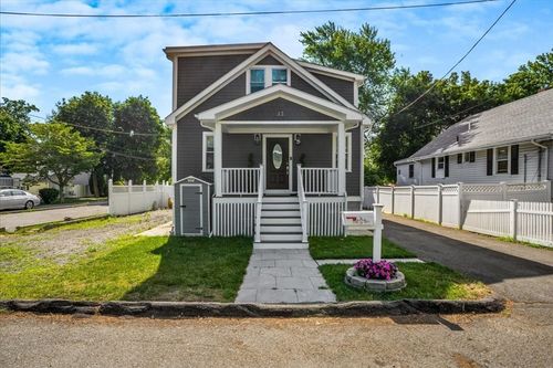 12 Dustin St, Saugus, MA, 01906-1852 | Card Image